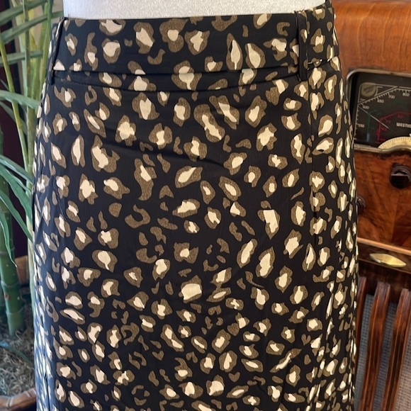 Molly Bracken M black/cream and tan lined pleated midi skirt with matching belt - Picture 3 of 10